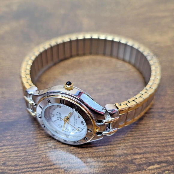 Kathy Ireland Ladies Watch w/ Time & Date, 2 tone, Water Resistant, New Battery - Picture 4 of 6